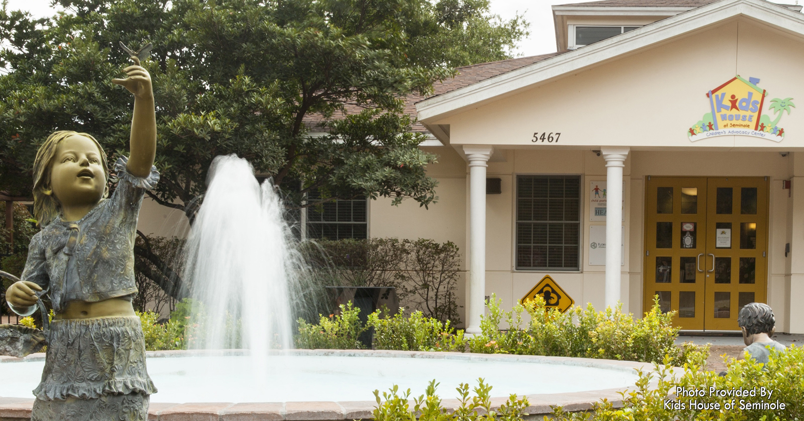 The front entrance to Kids House. The Kids House opened its doors in 1999 and added a new building in 2006. The original building houses the Mental Health program and is connected to the added building.